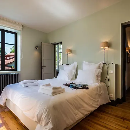 Βίλα Design Basque With Pool, Garden, Close To City Center